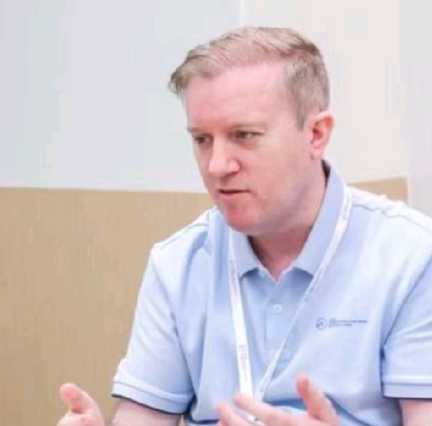 Nigel discussing teaching and classroom practice.